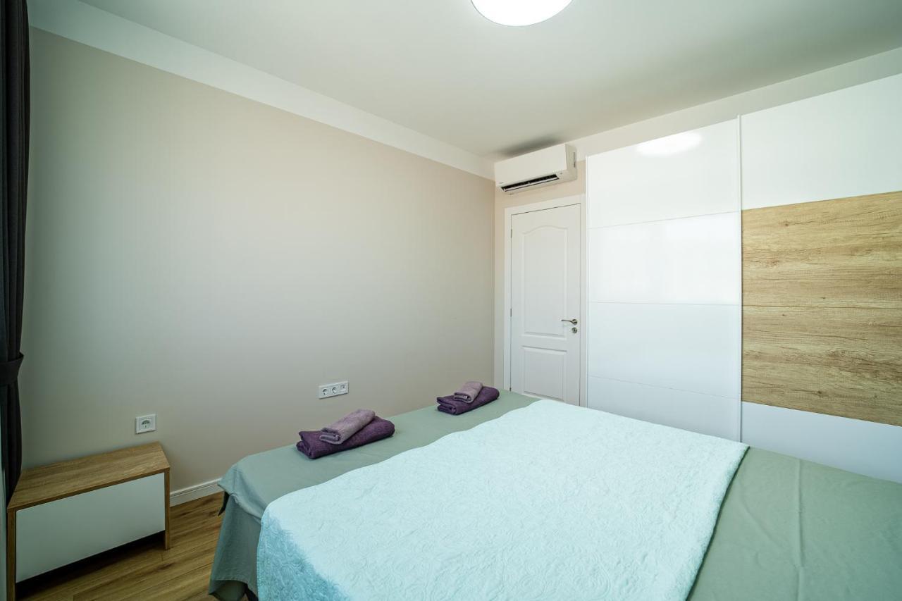 Appartamento Sky Academic Varna Esterno foto